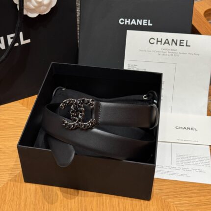 Chanel Ремень женский из телячьей кожи черного цвета